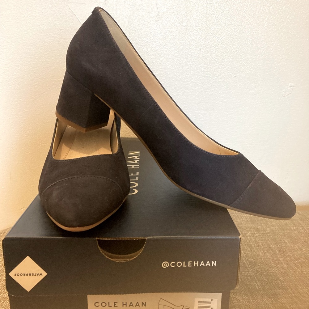 Cole Haan Go to Pump in marine Blue suede size 7.5 - Picture 3 of 6